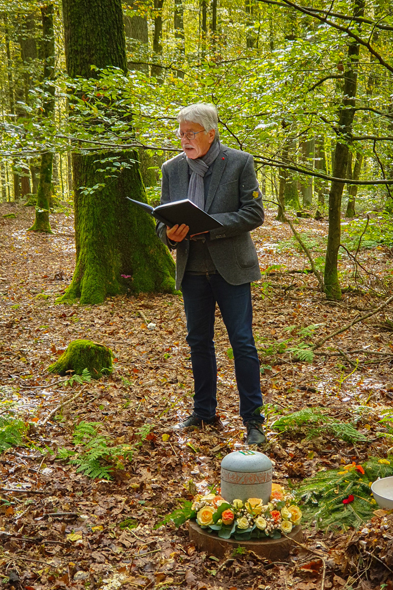 Trauerredner Jürgen Broscheit, Erbach, im Ruheforst